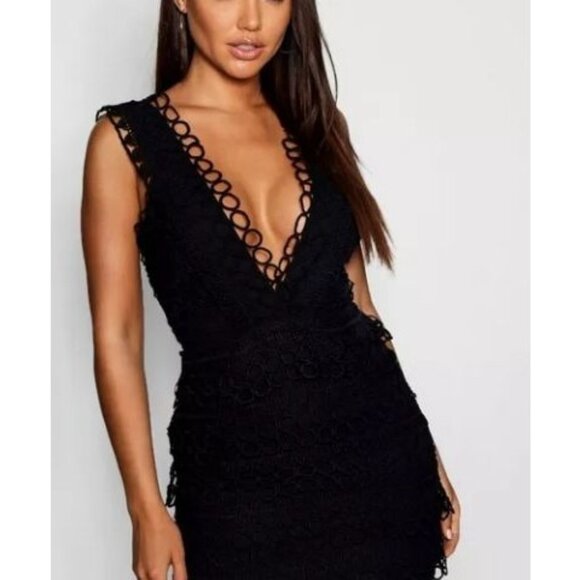 Boohoo Dresses & Skirts - Boohoo Boutique Black Lace Plunge Neck Bodycon Dress NWT Size 8